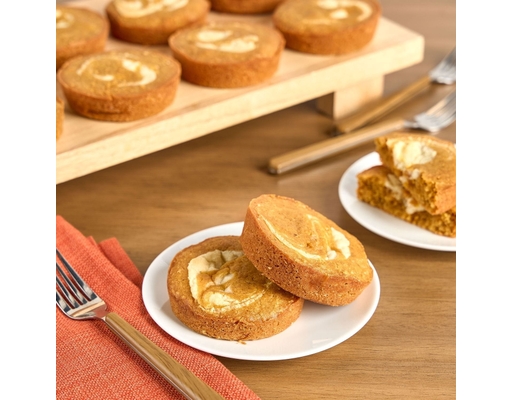 Pumpkin Cream Cheese Blondies, 9 count. Member's Mark image 4